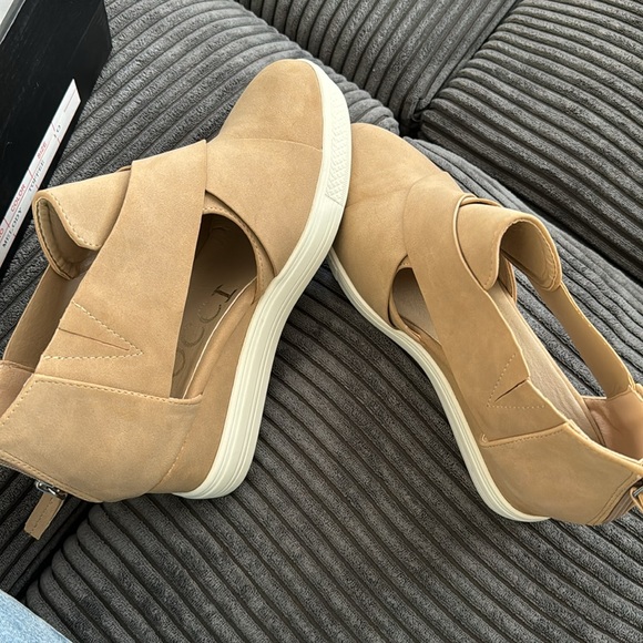 Ccocci cut-out wedge NWT - Picture 3 of 6